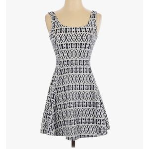 NWT women’s H&M Patterned Skater Dress size 4